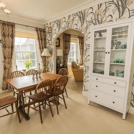 7 Sneaton Hall * Whitby