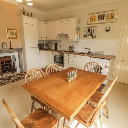 7 Sneaton Hall Whitby