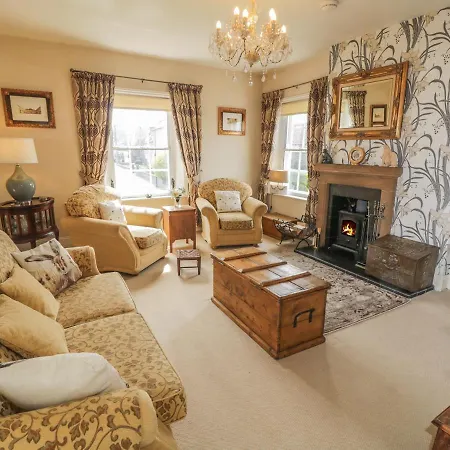 7 Sneaton Hall